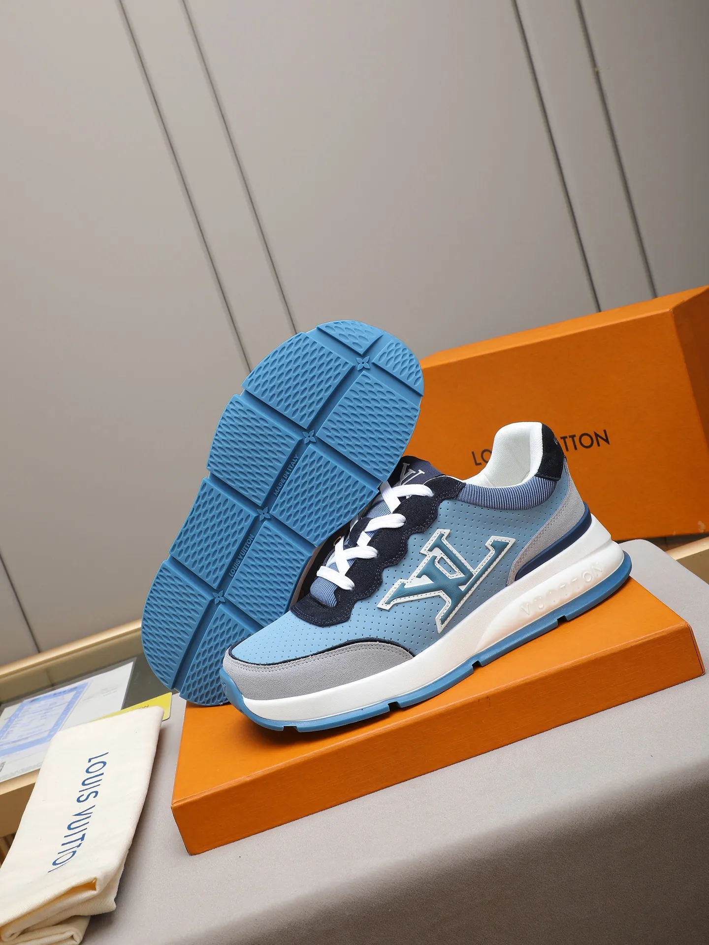 Men's shoes 💰460 Brand: LOUIS VUITTON Louis Vuitton LV Size: 38 39 40 41 42 43 44 (45 customized) Fabric: original cowhide cowhide 🔸Inside of: mesh 🔺Sole: counter foam outsole